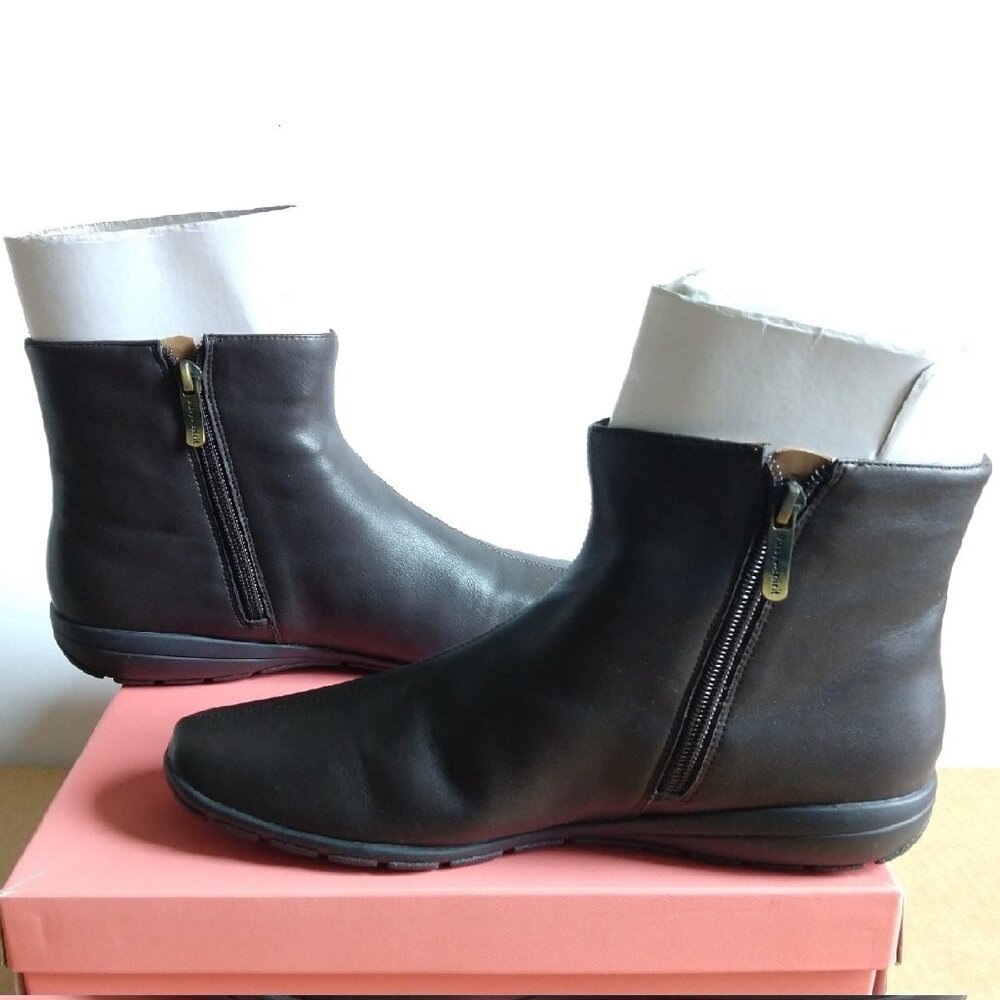 Easy Spirit Addy Brown Vegan Bootie NIB - sz 9 fits 8